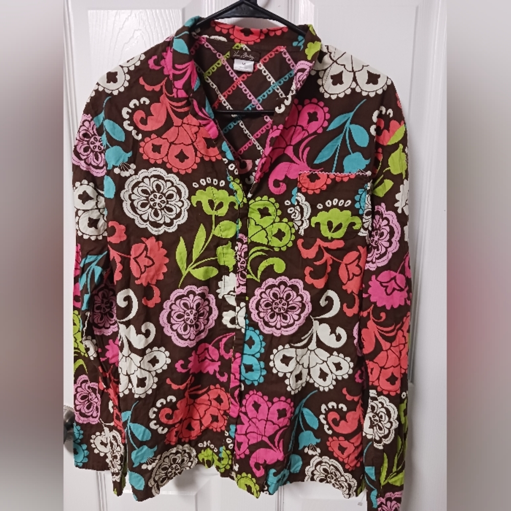 Vera Bradley shirt size Medium